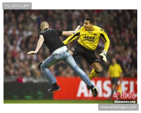 红牌判罚标准为何频繁引发争议？裁判尺度大揭秘