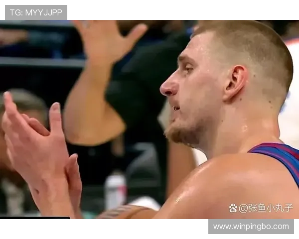 内线核心约基奇高位挡拆为穆雷制造空位更偏组织