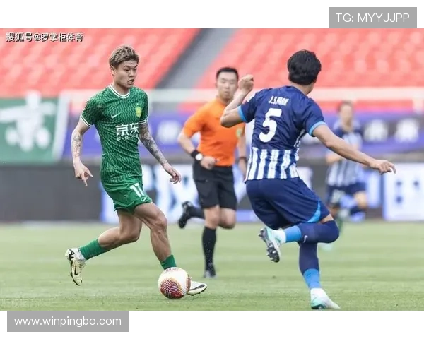 国安掀起换帅风暴，杨立瑜弃用引发争议，球队中坚失衡的危机究竟如何解决？